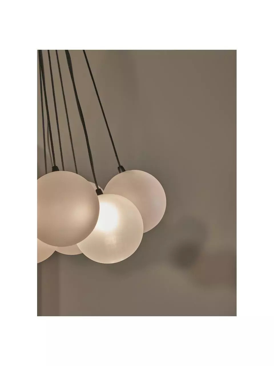 Westwing Collection Cluster-Pendelleuchte Magda aus Glas, Ø 55 x H 110 cm 8 Westwing Collection Cluster-Pendelleuchte Magda aus Glas, Ø 55 x H 110 cm – Bild 6