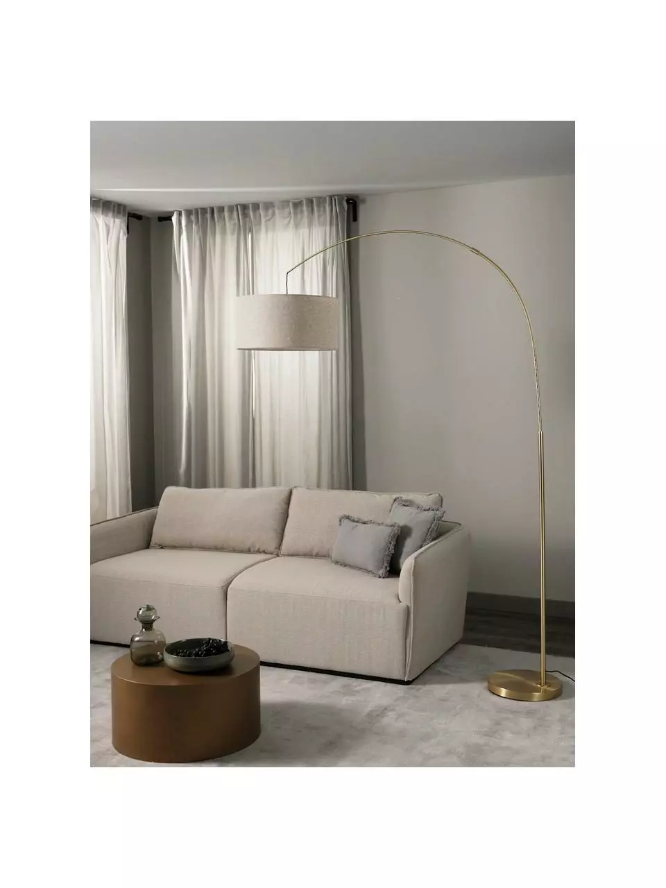 Westwing Collection Große Bogenlampe Niels in Messing-Beige, Ø 50 x H 218 cm 4 Westwing Collection Große Bogenlampe Niels in Messing-Beige, Ø 50 x H 218 cm – Bild 2