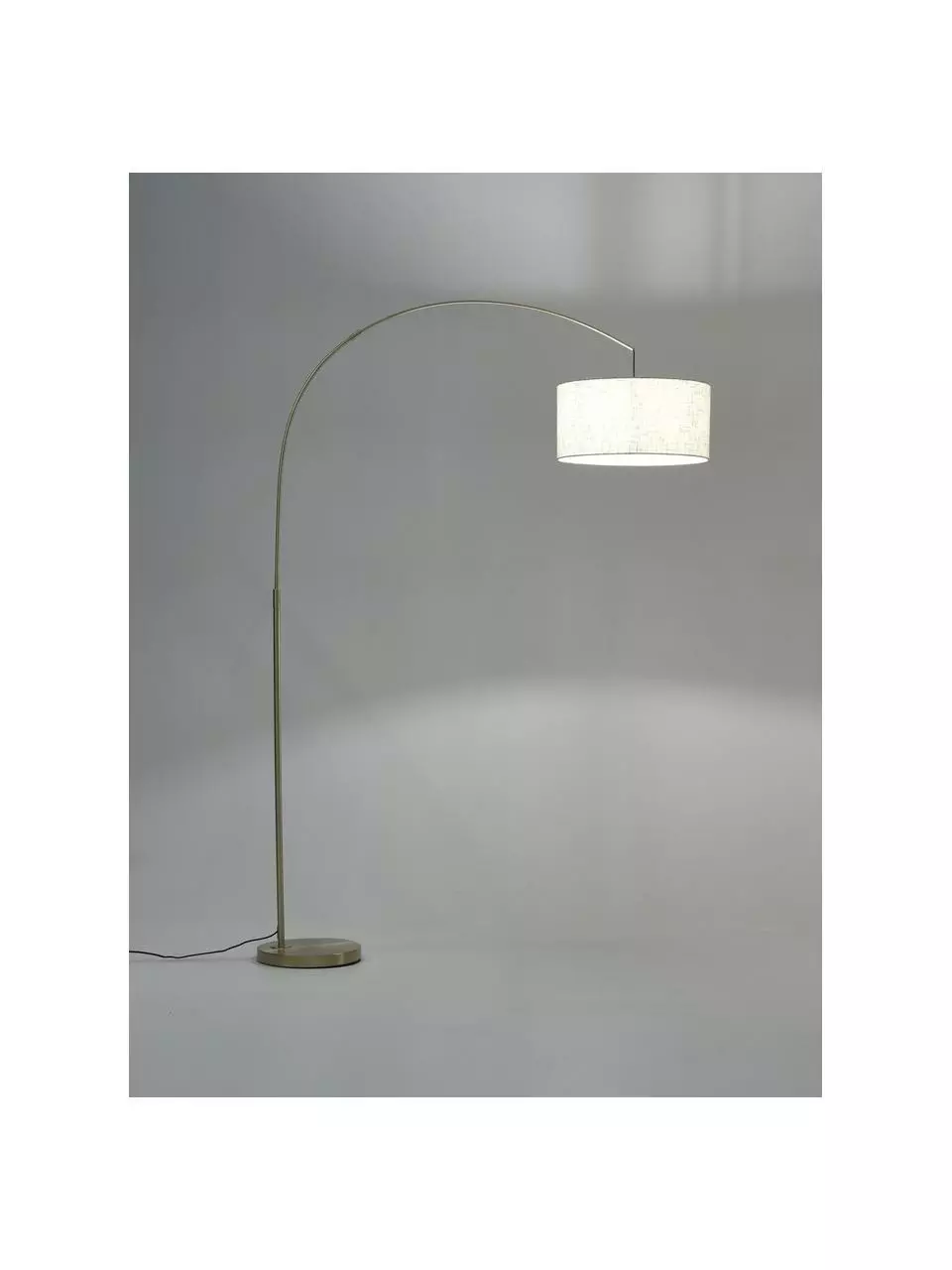 Westwing Collection Große Bogenlampe Niels in Messing-Beige, Ø 50 x H 218 cm 6 Westwing Collection Große Bogenlampe Niels in Messing-Beige, Ø 50 x H 218 cm – Bild 4