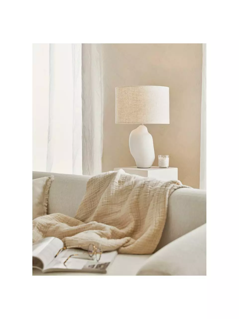 Westwing Collection Große Keramik-Tischlampe Colett in organischer Form, Ø 35 x H 53 cm 4 Westwing Collection Große Keramik-Tischlampe Colett in organischer Form, Ø 35 x H 53 cm – Bild 2