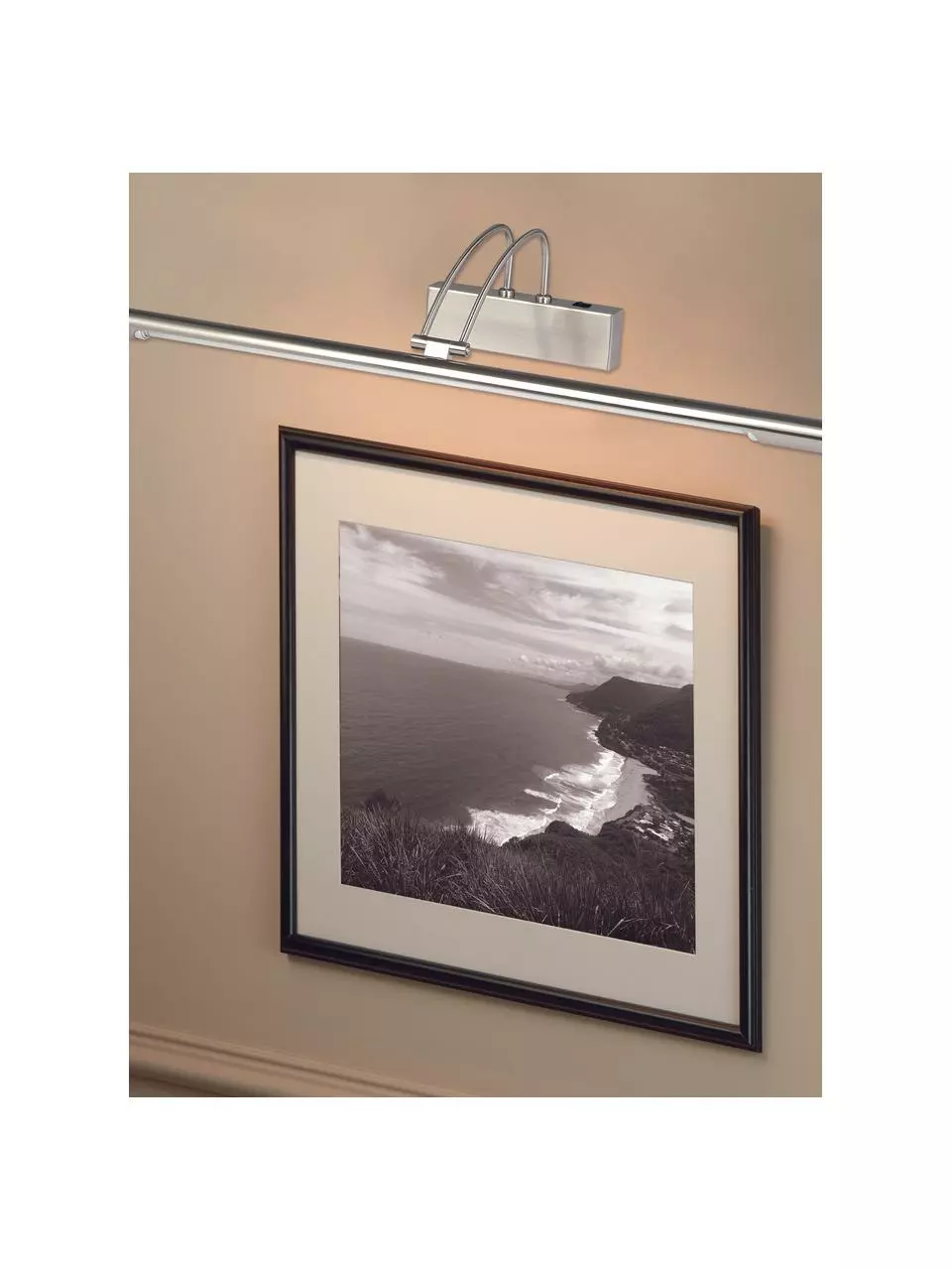 Searchlight Große LED-Bilderleuchte Picture mit Schalter in Silber, B 68 x H 12 cm 4 Searchlight Große LED-Bilderleuchte Picture mit Schalter in Silber, B 68 x H 12 cm – Bild 2