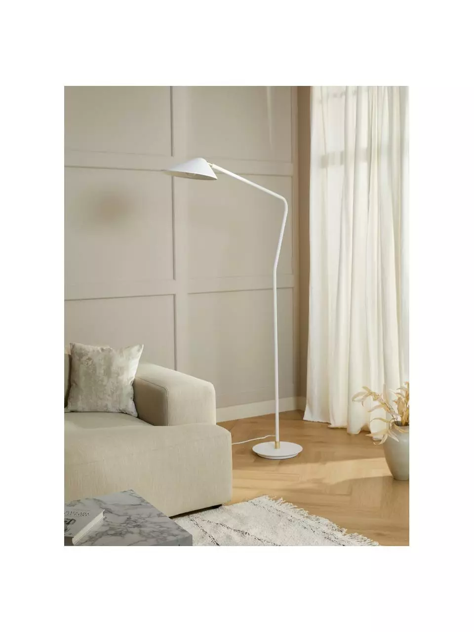 Westwing Collection Große Leselampe Neron mit Gold-Dekor in Weiß, B 105 x H 171 cm 4 Westwing Collection Große Leselampe Neron mit Gold-Dekor in Weiß, B 105 x H 171 cm – Bild 2