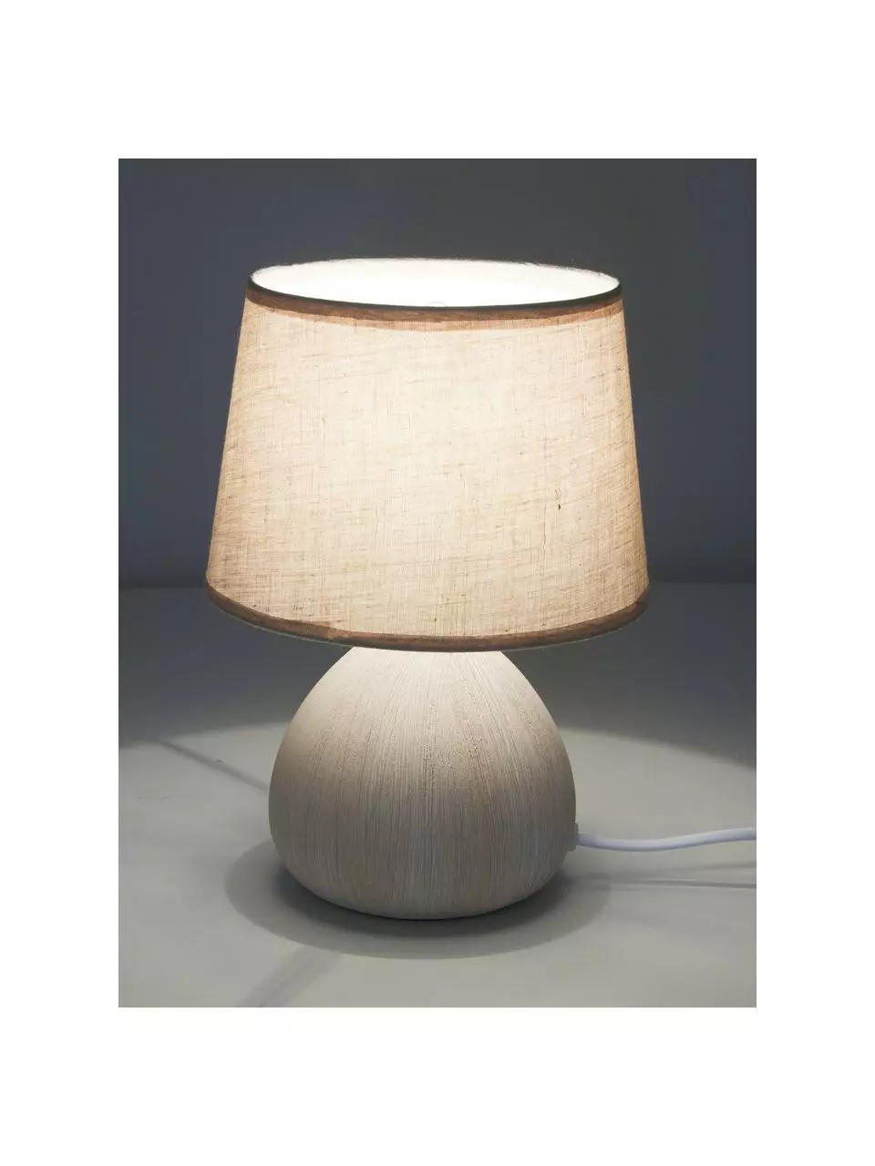 Lucide Kleine Keramik-Tischlampe Ramzi in Beige, Ø 18 x H 26 cm 7 Lucide Kleine Keramik-Tischlampe Ramzi in Beige, Ø 18 x H 26 cm – Bild 5