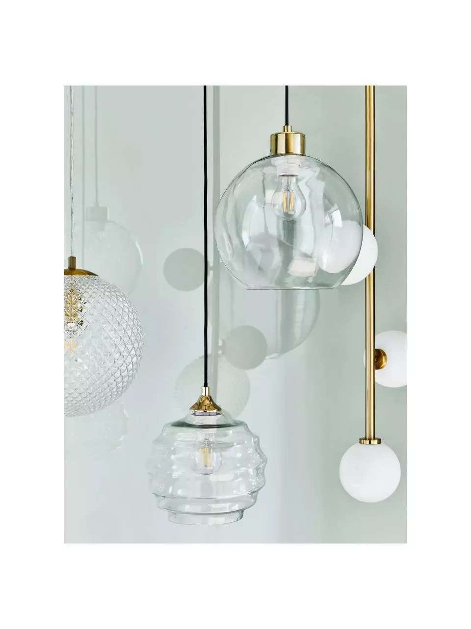 Westwing Collection Kleine Pendelleuchte Irina aus gewelltem Glas, Ø 22 x H 19 cm 4 Westwing Collection Kleine Pendelleuchte Irina aus gewelltem Glas, Ø 22 x H 19 cm – Bild 2