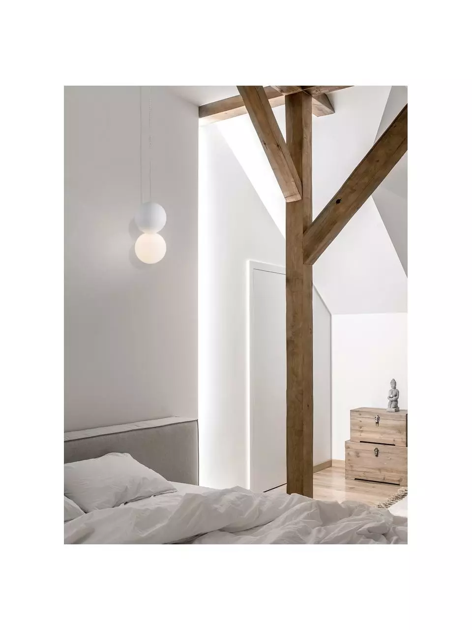 Kleine Pendelleuchte Zero aus Glas und Beton, Ø 10 x H 20 cm 4 Kleine Pendelleuchte Zero aus Glas und Beton, Ø 10 x H 20 cm – Bild 2