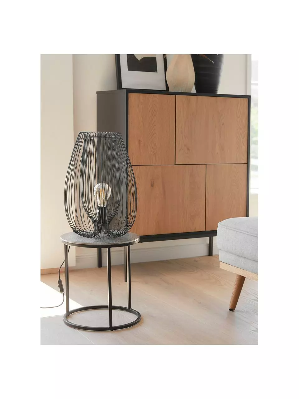 Kleine Tischlampe Lucid aus Metall, Ø 22 x H 33 cm 4 Kleine Tischlampe Lucid aus Metall, Ø 22 x H 33 cm – Bild 2