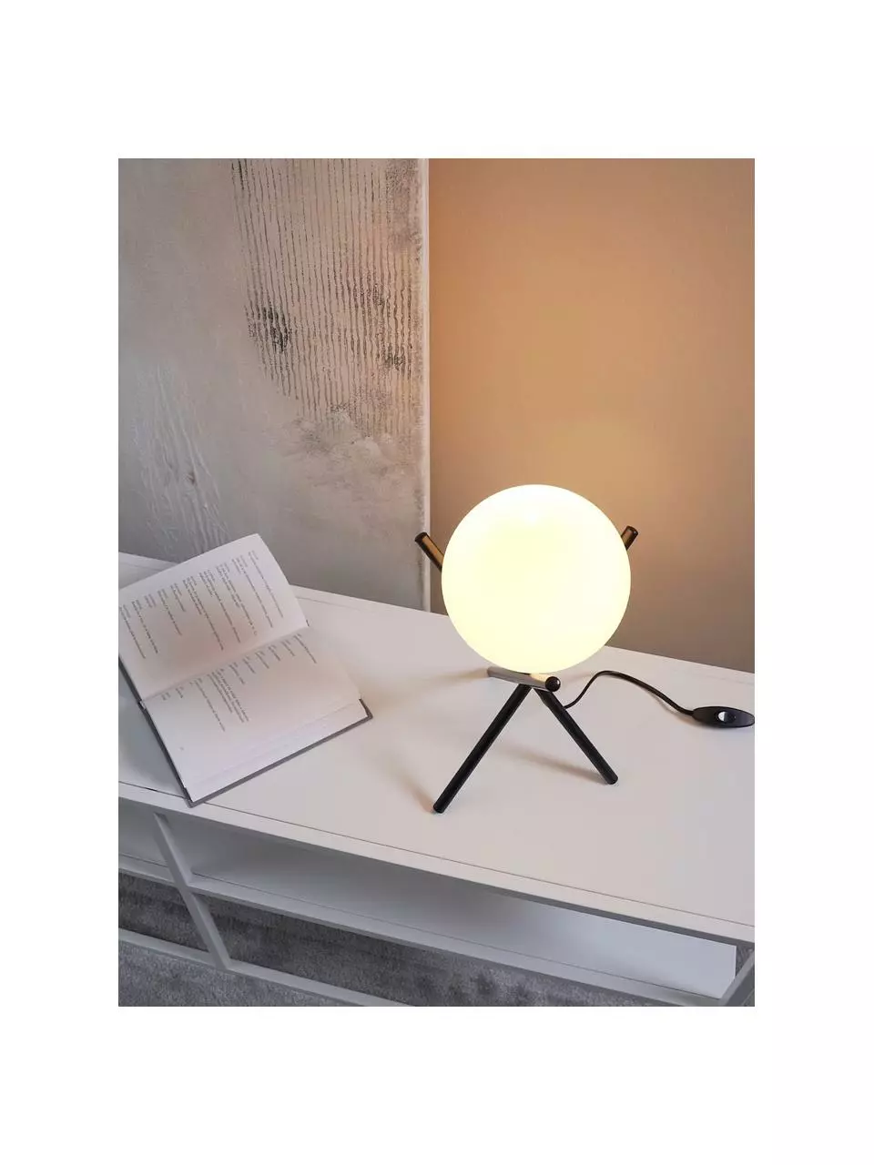 Westwing Collection Kleine Tripod Tischlampe Erik mit Glasschirm, Ø 15 x H 33 cm 7 Westwing Collection Kleine Tripod Tischlampe Erik mit Glasschirm, Ø 15 x H 33 cm – Bild 5