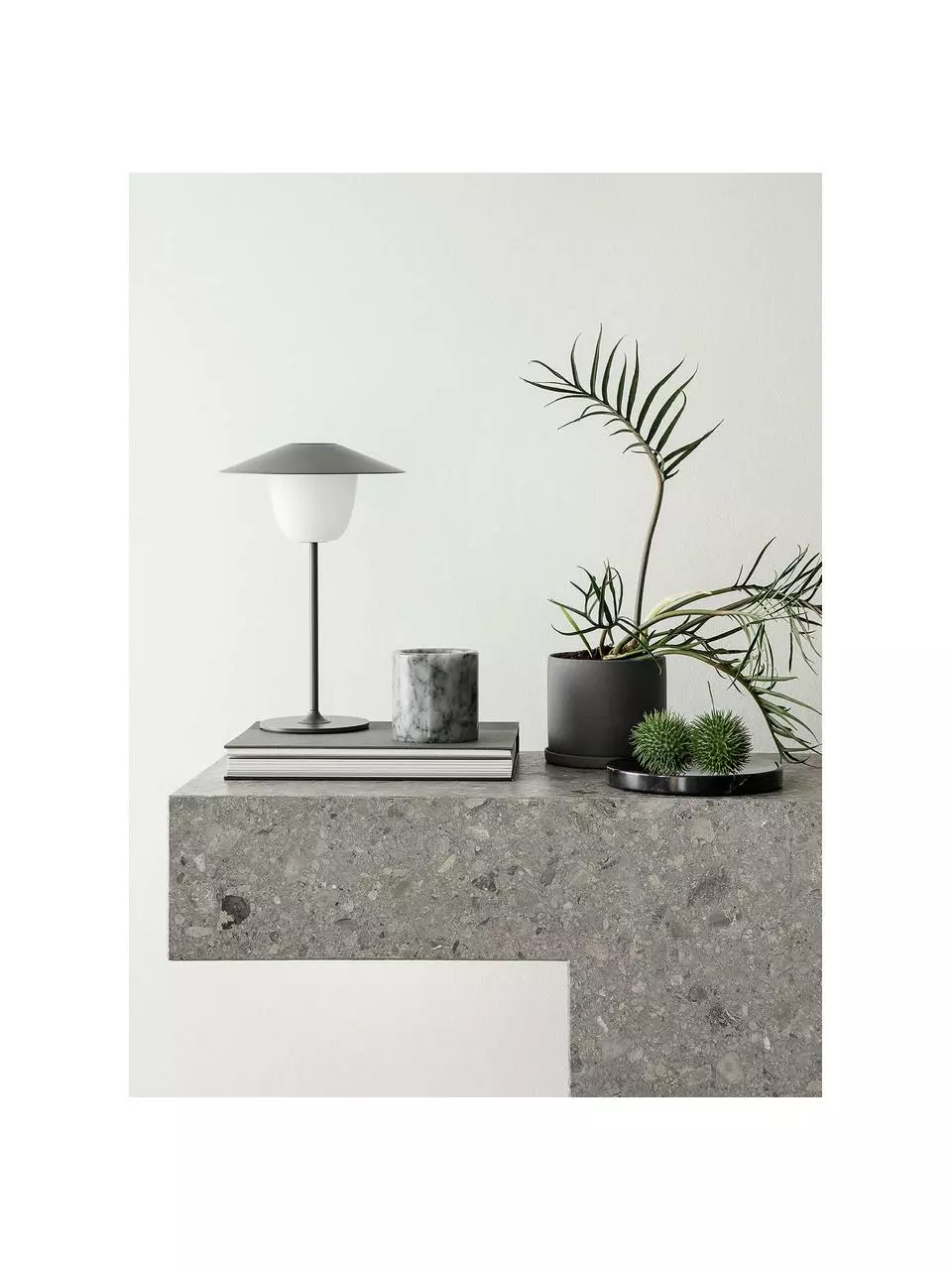 Blomus Mobile Dimmbare Außenleuchte Ani zum Hängen oder Stellen, Ø 22 x H 33 cmNur noch 1 Artikel verfügbar 4 Blomus Mobile Dimmbare Außenleuchte Ani zum Hängen oder Stellen, Ø 22 x H 33 cmNur noch 1 Artikel verfügbar – Bild 2