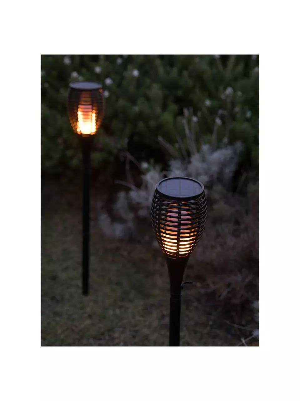 Solar Wegeleuchte Maity Sun mit Flammeffekt, 2 Stück, Ø 9 x H 70 cm 6 Solar Wegeleuchte Maity Sun mit Flammeffekt, 2 Stück, Ø 9 x H 70 cm – Bild 4